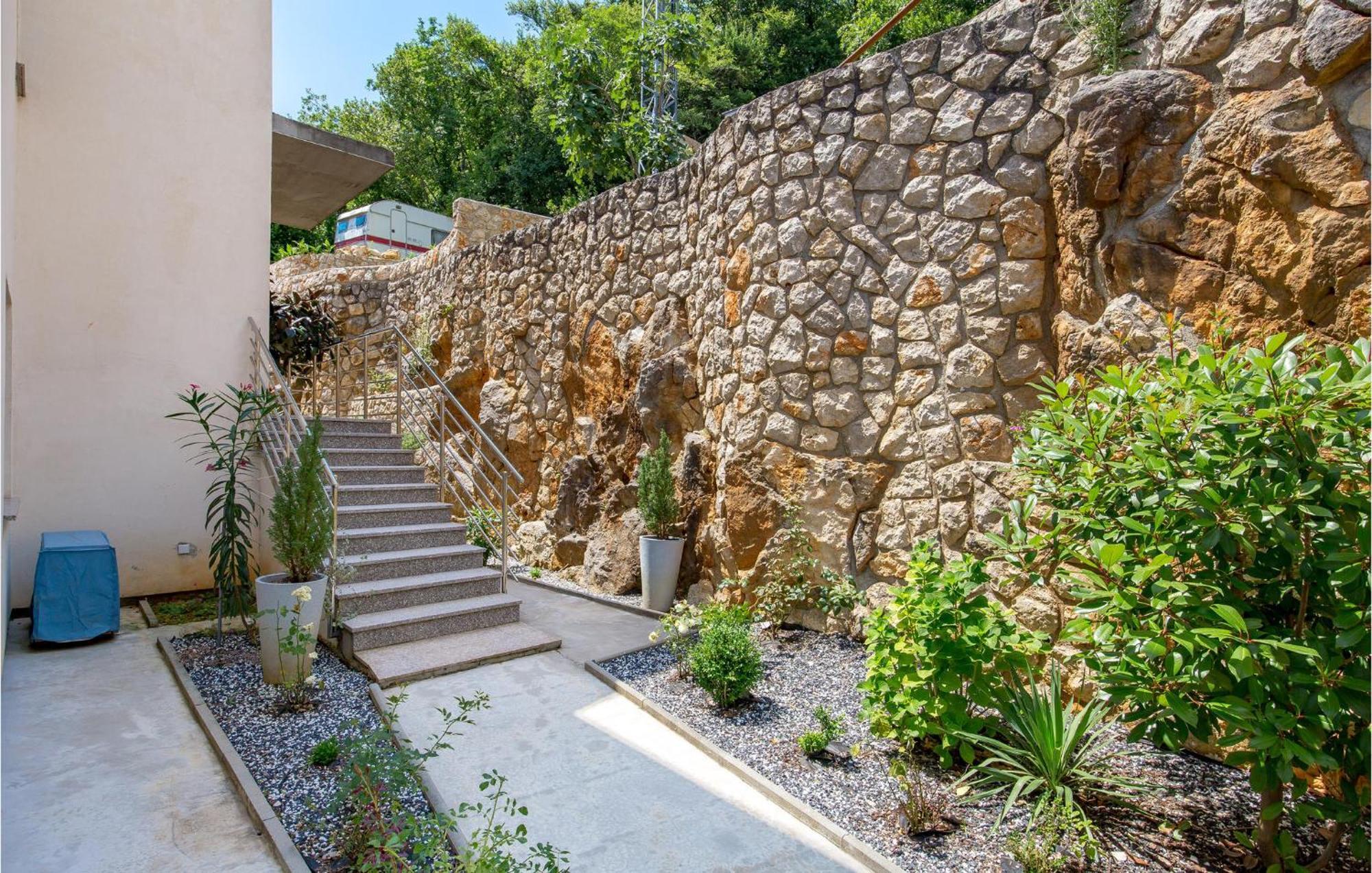 Stunning Apartment In Mošćenička Draga Exterior foto